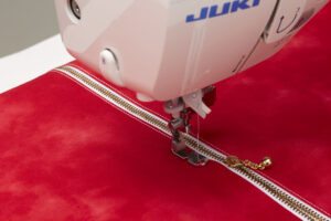 Säädettävä vetoketjujalka