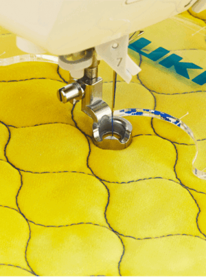 Sormisuoja- Asennusalusta- Ommelalueen suurennuslasi- Ompelualueen suurennuslasi- Syöttäjän peitelevy- LED-osoitin- Paksun nauhan/langan puolakotelo- Adapteri-istukka- Polvinostinvipu- Jalkasäädin- Jalkasäätimen toimintostoppari- Lisätaso- Magneetti- Suorapistolevy- Kartioteline- Lisälankatappi- tilkkuilijan jalkasarja- ompelijan paininjalkasetti- Ommelohjain- Rypytysjalka- 7 nauhan paininjalka-nauhajalka 3 nauhalle- Nauhakirjontajalka- Silmukkajalka- Helmijalka- Aplikointipaininjalka- Avoin (aplikointi)jalka- Vapaatikkausjalka (siksak)- Vapaatikkausjalka (avoin)- Vapaatikkausjalka (viivaimelle)- Vapaatikkausjalka- Reunatikkausjalka lyhyt- Reunatikkausjalka- Ohjainjalka- 7mm ohjainjalka- ¼” ohjainjalka- Tilkkutyöjalka- Tasasyöttäjä- Pintuck (leveä)- Pintuck (kapea)- Kantinkääntäjäjalka- Suoraommeljalka- Rullapäärmejalka siksak- Rullapäärmejalka- Rullajalka- Teflonjalka- Piilovetoketjujalka- Kapea vetoketjujalka- Säädettävä vetoketjujalka- Vetoketjujalka- Napinkiinnitysjalka- Koruommeljalka- Napinläpijalka- Huolittelujalka- Yleispaininjalka- Juki TL-2300 Sumato- Juki TL-2200QVP Mini- Juki MCS-1800 Kirei- Juki MCS-1500- Juki MO-2500 Sumato- Juki MO-2000QVP- Juki MO-1000- Juki MO-735- Juki MO-734DEN- Juki MO-214D Kirei- Juki MO-204D Kirei- Juki MO-654DE- Juki MO-80CB- Juki MO-50eN- Juki HZL-G220- Juki HZL-G120- Juki HZL-F700 Juki HZL-F500- Juki HZL-F370- Juki HZL-DX7- Juki HZL-DX5- Juki HZL-DX3- Juki HZL-80H- Juki HZL-70H- Juki HZL-60H- Juki HZL-355Z- Juki HZL-353Z-